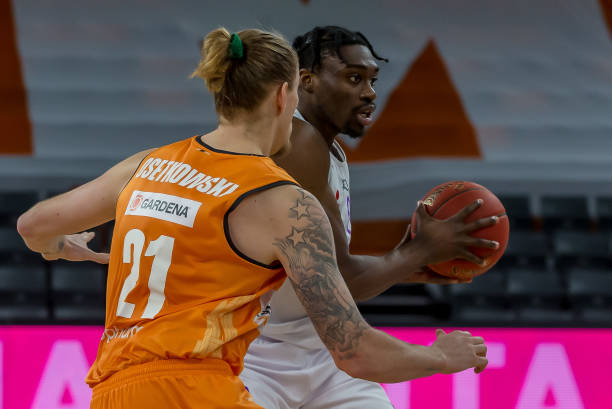 乐部的对比 乐部的对比