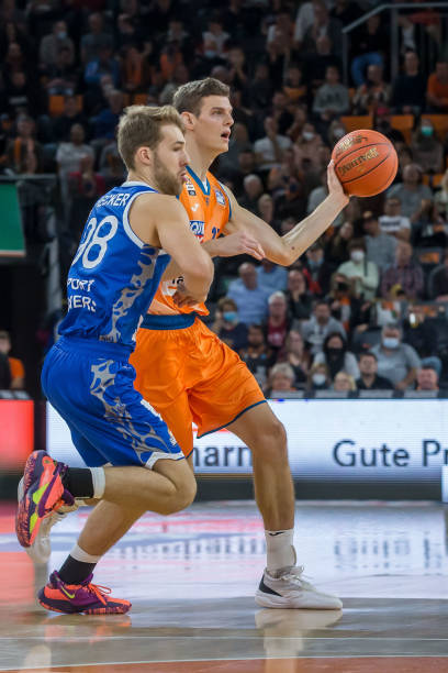 队内多了一 队内多了一